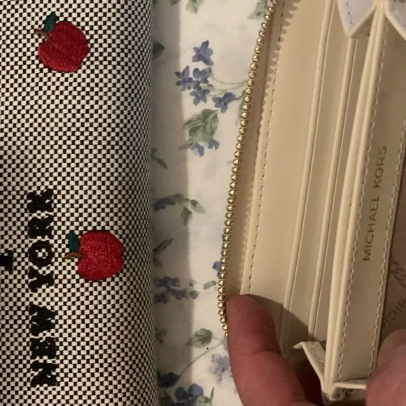 Michael Kors Cream and Gold Wallet - Picture 3 of 5